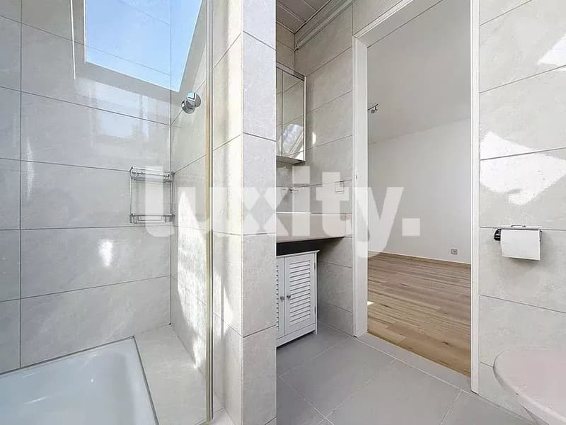 Elegant Villa with vast garden and private studio, a haven of tranquility. (8)