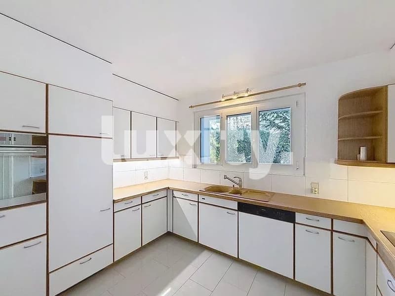 Elegant Villa with vast garden and private studio, a haven of tranquility. (5)
