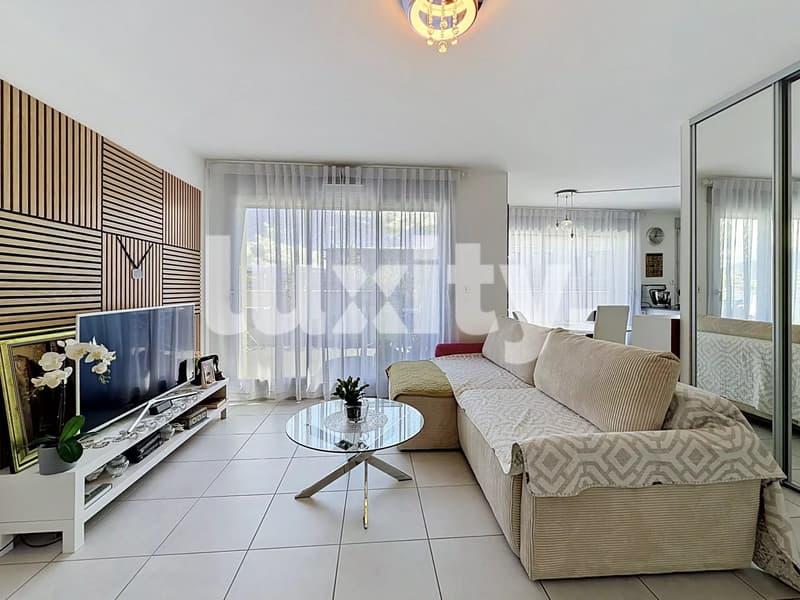 Bright apartment on the top floor (2)