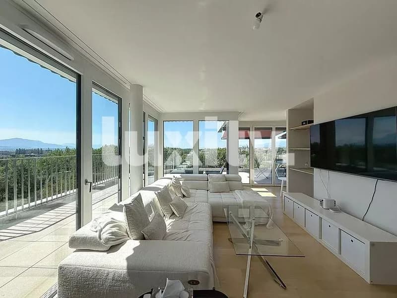 Magnificent apartment with high standards and 150 m² terrace and panoramic view of the lake and the Jura (1)