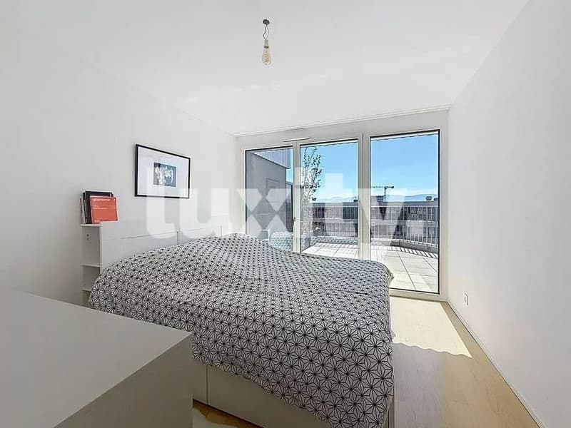 Magnificent apartment with high standards and 150 m² terrace and panoramic view of the lake and the Jura (7)