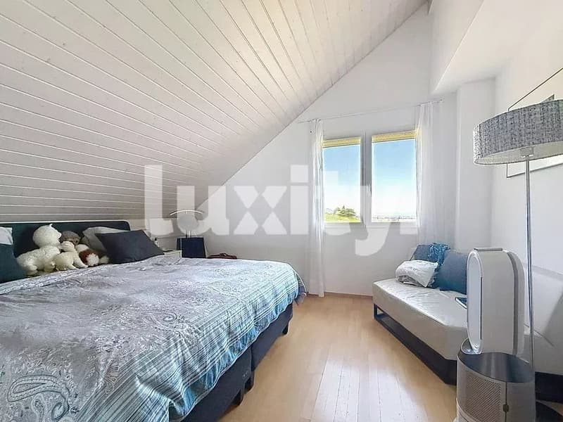 Beautiful character apartment ? Top floor with views of the lake and vineyards ? Luins (5)