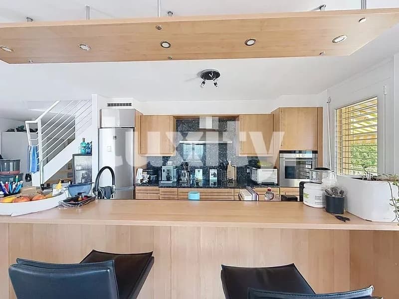 Beautiful character apartment ? Top floor with views of the lake and vineyards ? Luins (4)