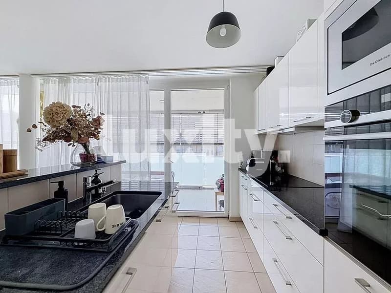 Schönes zeitgenössisches 4.5-Zimmer-Apartment zur Miete ? Innenstadt von Nyon (1)
