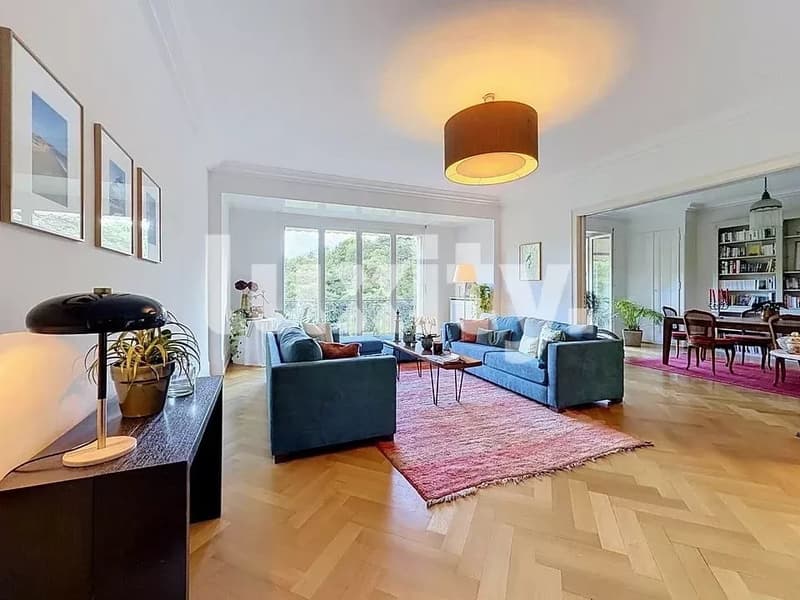 Appartement haussmannien de prestige à proximité du Parc Bertrand (1)