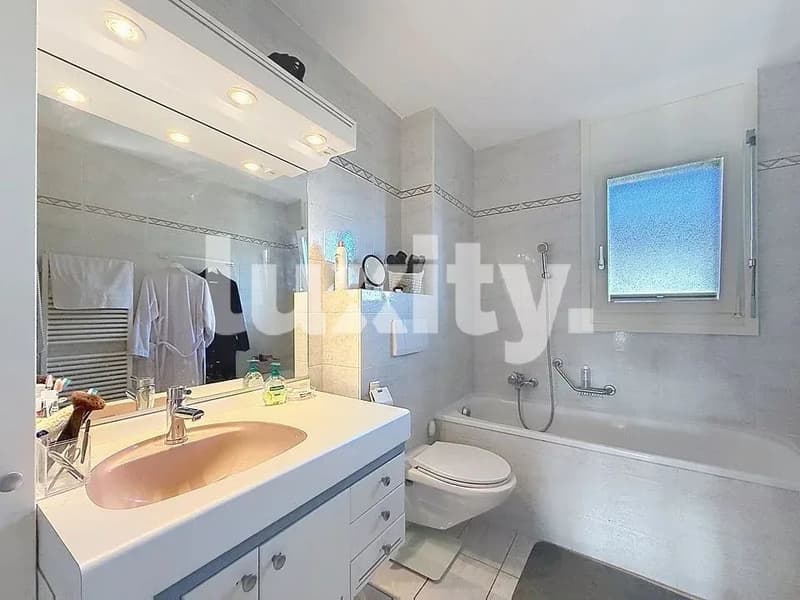 GLAND ? UN APPARTEMENT LUMINEUX AVEC GRAND BALCON ET VUE SUR LES MONTAGNES (8)