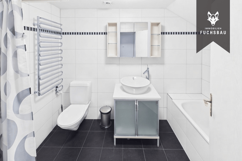 Modern, zeitlos Masterbad mit Dusche und Badewanne