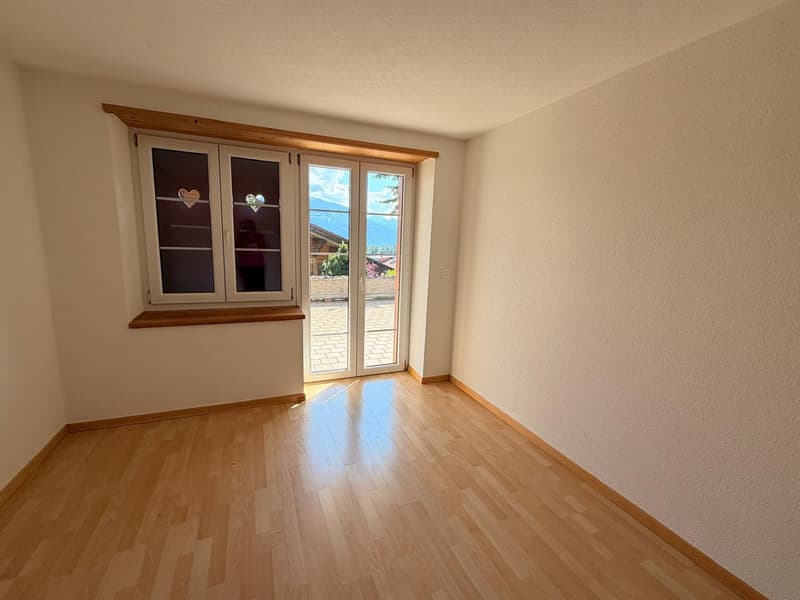 Bright 4.5-room apartment in Aeschi near Spiez – Quiet location with beautiful views (4)