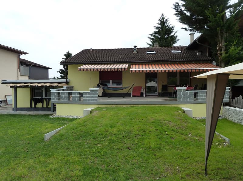Einfamilienhaus mit Garten (1)