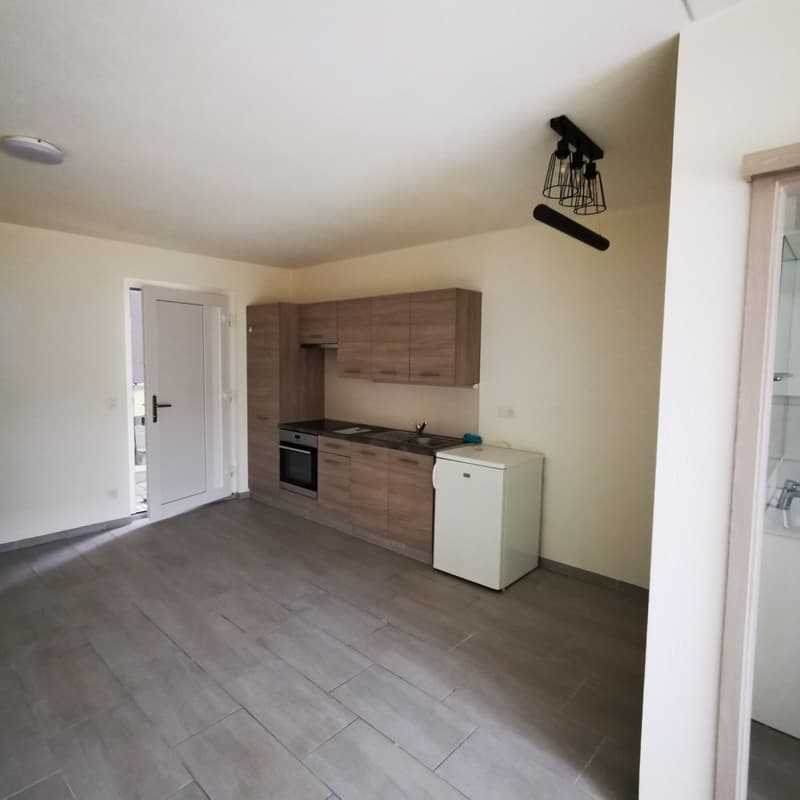 Zentrales Studio mit Sitzplatz in Thun (2)