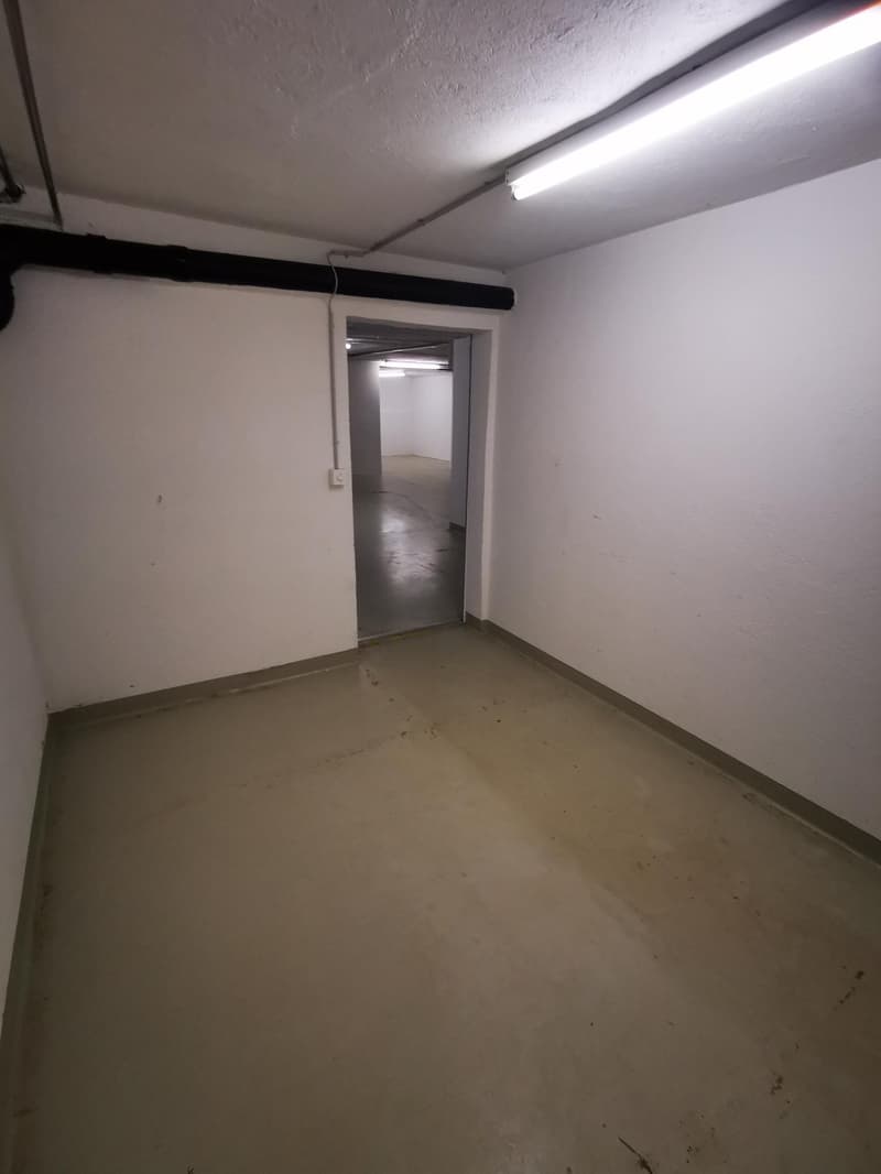 Gewerbe- und Lagerräume im zentralen Heimberg (4)