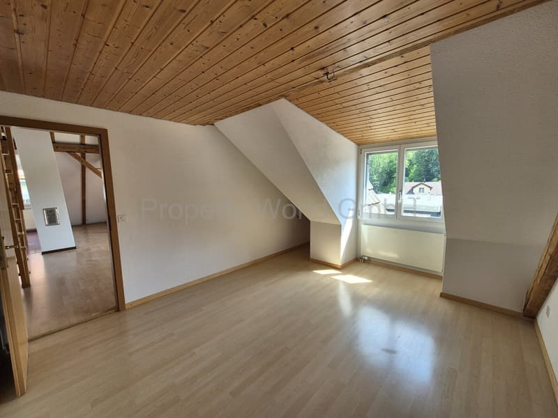 Wohnen unterm offenen Dachstuhl 4.5 Zimmer mit Holzbalken, Balkon u (10)