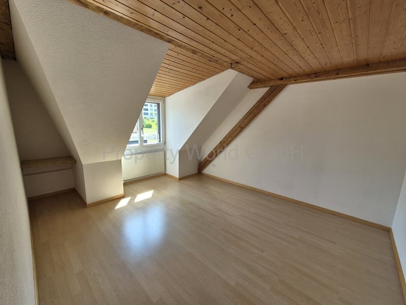 Wohnen unterm offenen Dachstuhl 4.5 Zimmer mit Holzbalken, Balkon u (7)