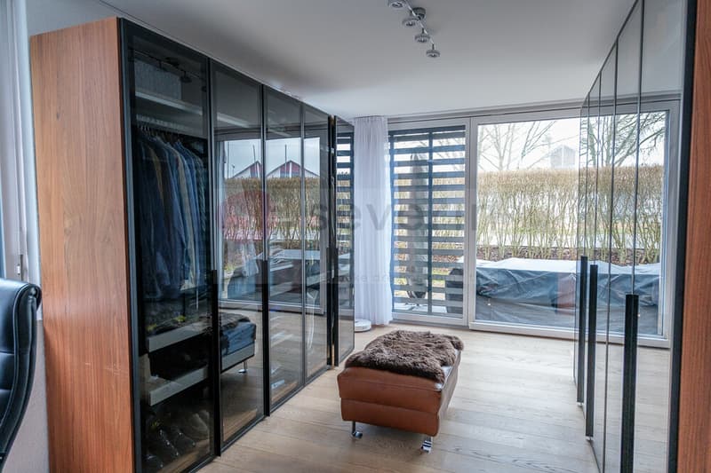 ZIMMER MIT ZUGANG ZUM GARTEN