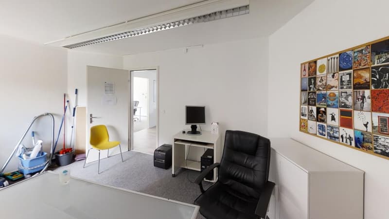 Spacious 12-room offices with balcony and panoramic view in Vevey with 4 parking spaces (10)