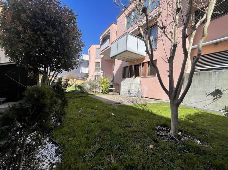 Appartement spacieux 2.5 pièces avec jardin rénové (13)