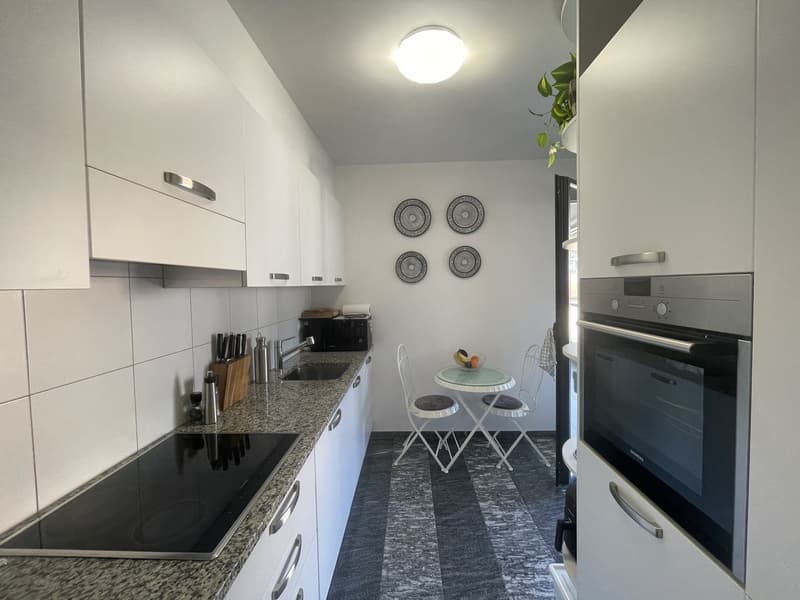 Appartement élégant 4.5 au dernier étage avec deux places de parking (5)