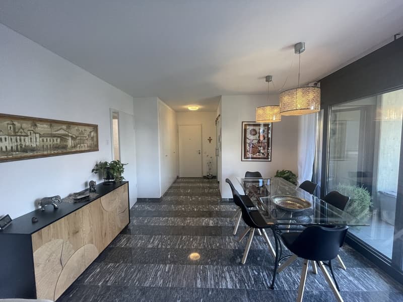 Appartement élégant 4.5 au dernier étage avec deux places de parking (2)