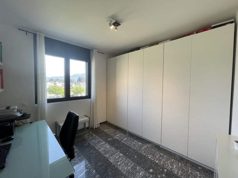 Appartement élégant 4.5 au dernier étage avec deux places de parking (9)