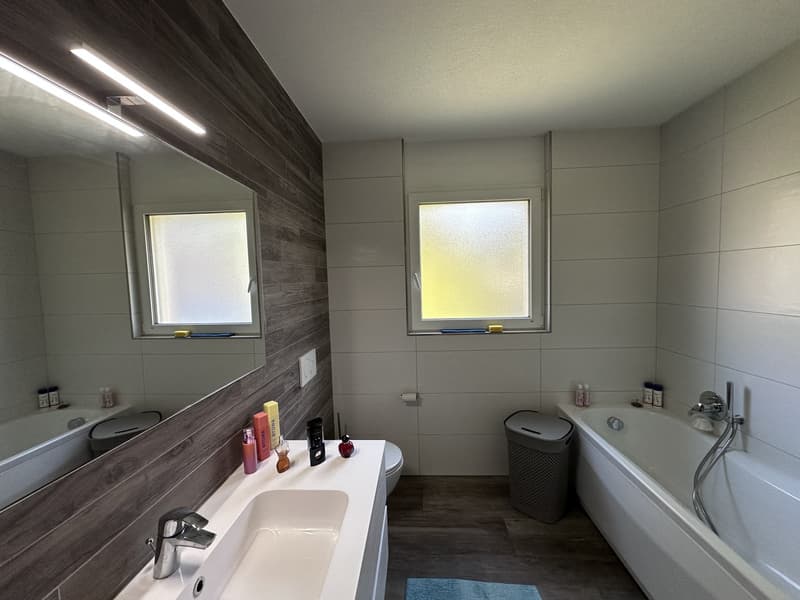 Appartement moderne et récent de 3,5 pièces avec 2 places de parking (11)