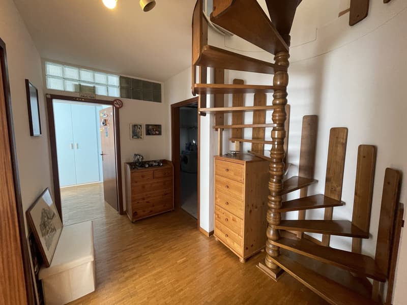 Belle maison panoramique 5.5 avec double parking (12)