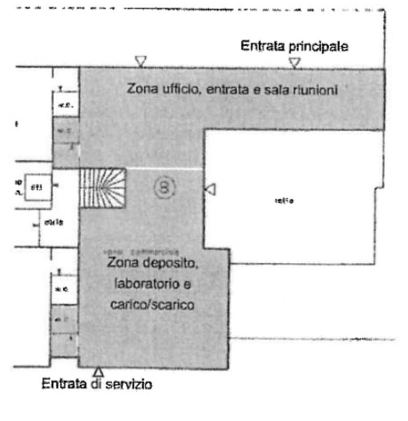 SPACIOUS COMMERCIAL PROPERTY WITH SHOWCASES IN A HIGH-TRAFFIC AREA (13)