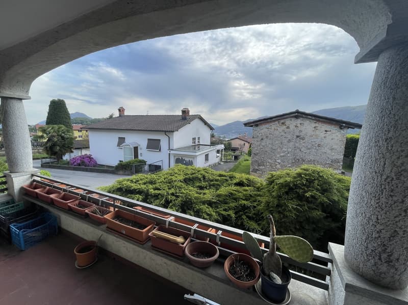 Appartement 4.5 intéressant avec piscine à Comano (12)