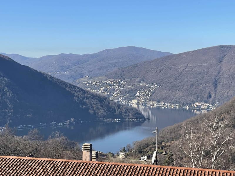 Terrain intéressant avec vue splendide sur le lac (1)