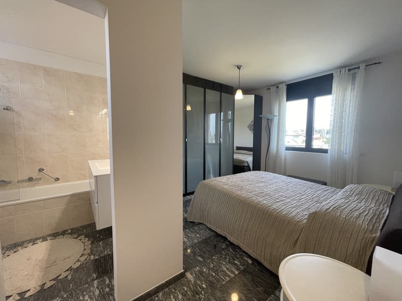 Elegantes Appartement 4.5 im letzten Stock mit zwei Abstellplätzen (6)
