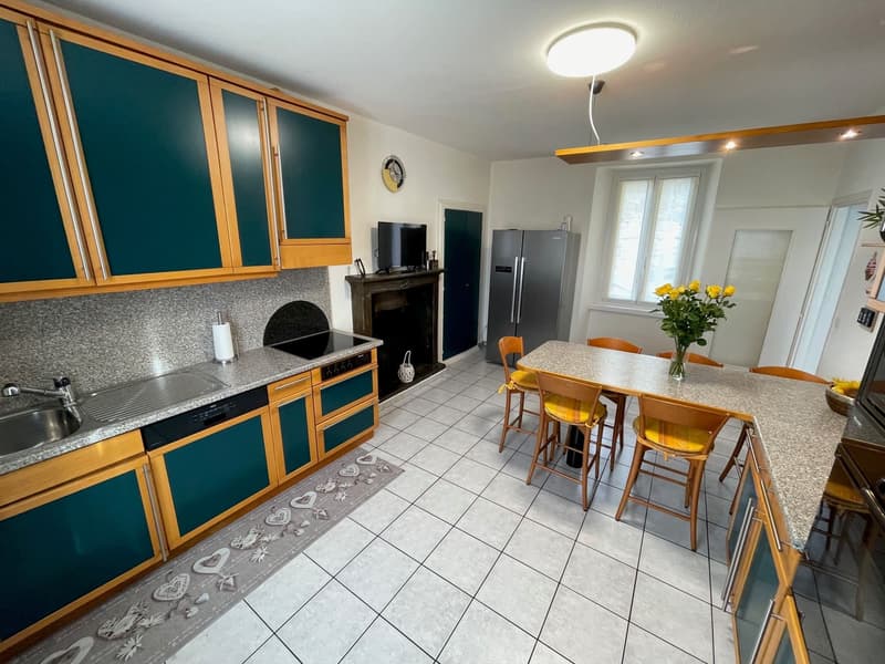 Interessantes Haus 6.5 Zimmer mit Gartenvorplatz (5)