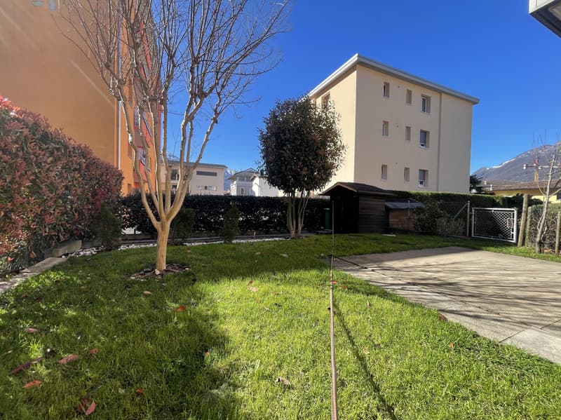Appartement spacieux 2.5 pièces avec jardin rénové (11)