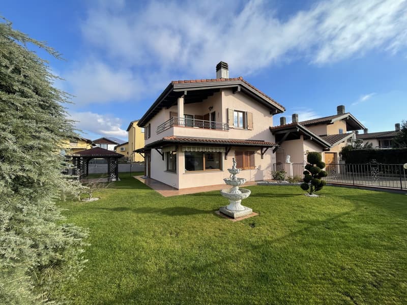 Wunderschönes Einfamilienhaus 4.5 mit gepflegtem Garten (8)