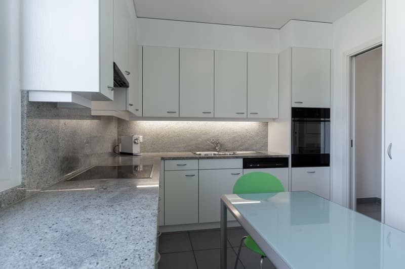 HELLES UND GERAUMIGES 3.5-ZIMMER-WOHNUNG IN STADT (5)