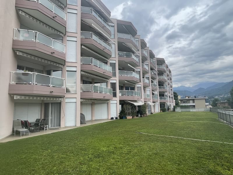 APPARTAMENTO 4.5 CON SPLENDIDA VISTA CITTA' E PARZIALE LAGO (2)