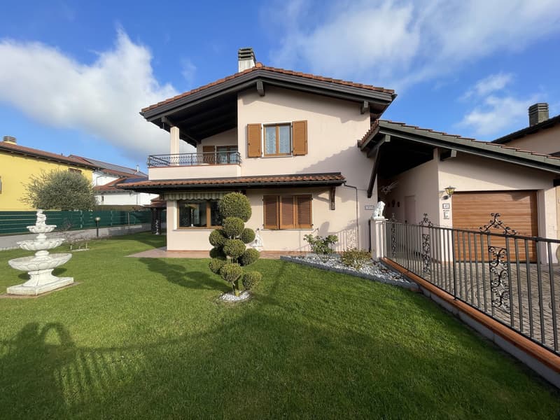 MERAVIGLIOSA CASA UNIFAMILIARE 4.5 CON GIARDINO CURATO (11)