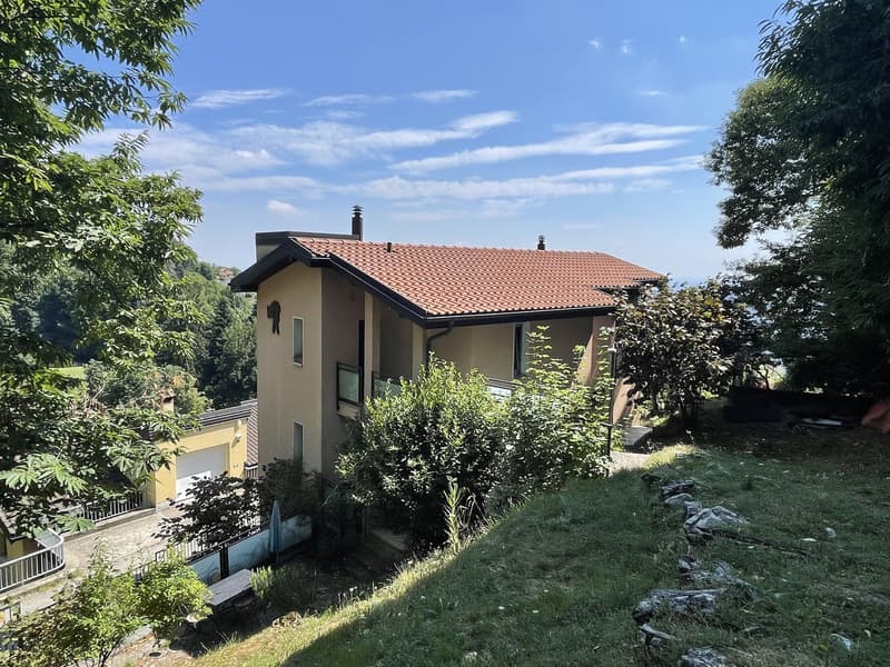 BELLA CASA UNIFAMILIARE IN POSIZIONE PANORAMICA (2)