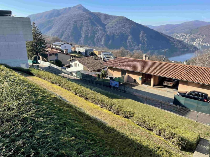 INTERESSANTE TERRENO CON SPLENDIDA VISTA LAGO (12)