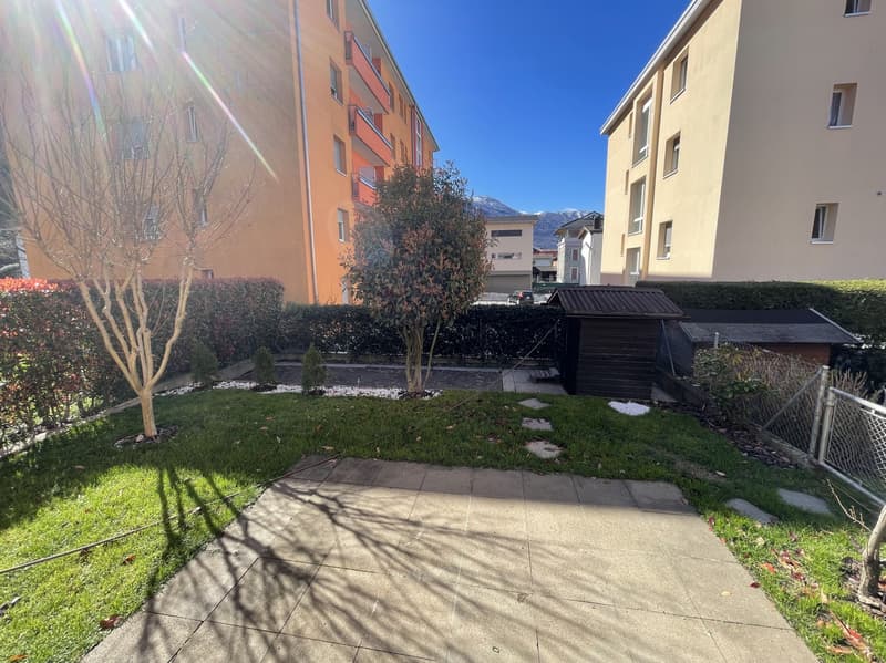 AMPIO APPARTAMENTO 2.5 RIATTATO CON GIARDINO (10)