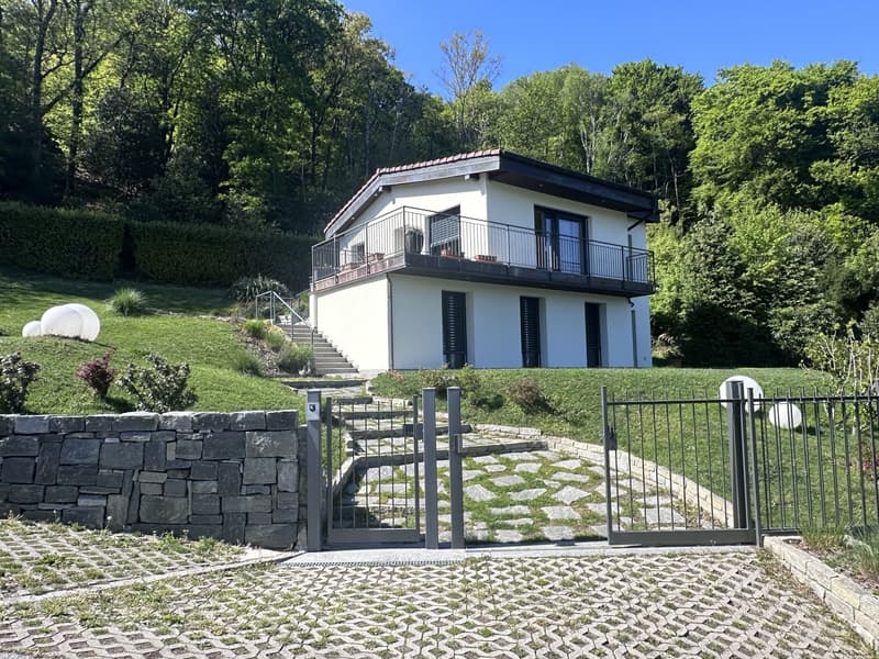SPETTACOLARE CASA 5.5 CON MERAVIGLIOSA VISTA LAGO (2)