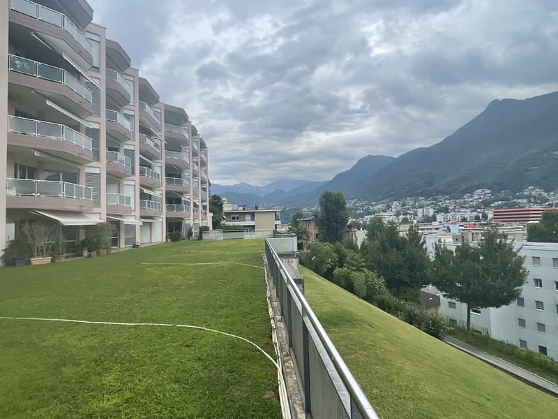 APPARTAMENTO 4.5 CON SPLENDIDA VISTA CITTA' E PARZIALE LAGO (12)