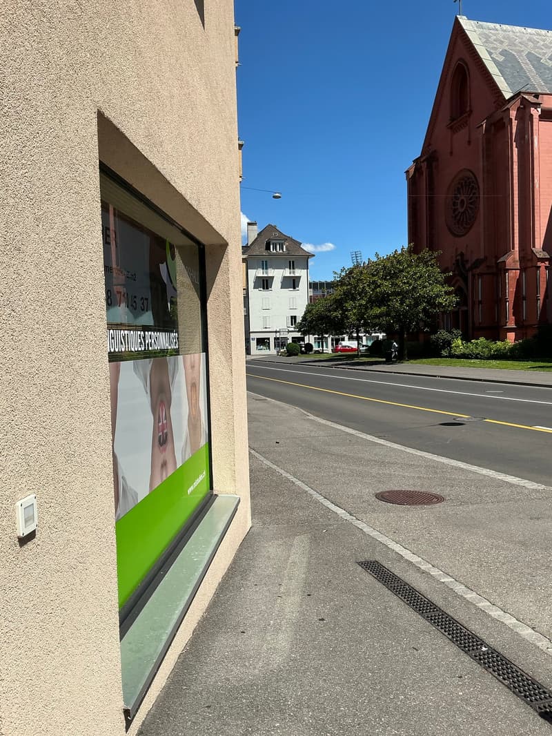 Ufficio moderno con vetrine in affitto nel quartiere Eglise Rouge a Neuchâtel (11)