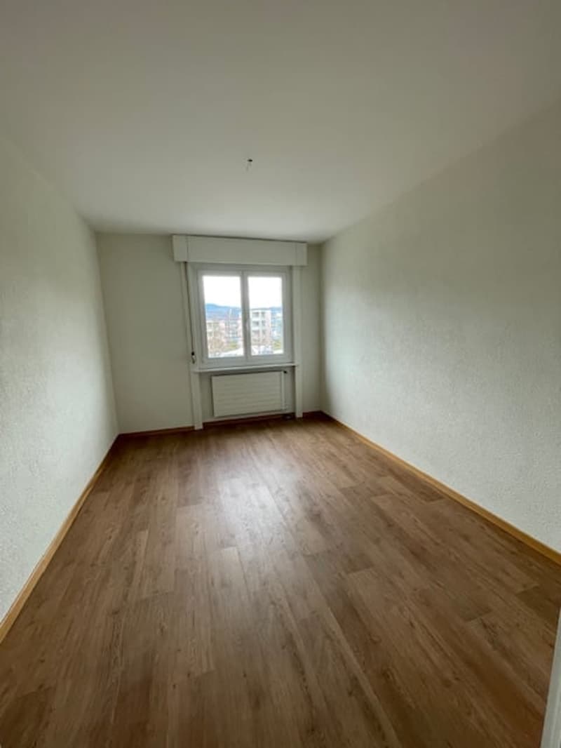 Zweizimmerwohnung mit Balkon in Cortaillod renoviert (3)
