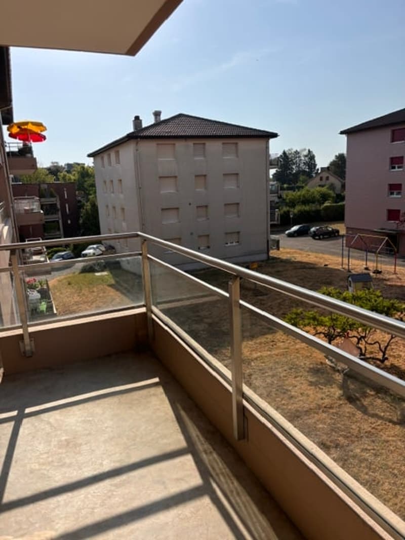Zweizimmerwohnung mit Balkon in Cortaillod renoviert (6)