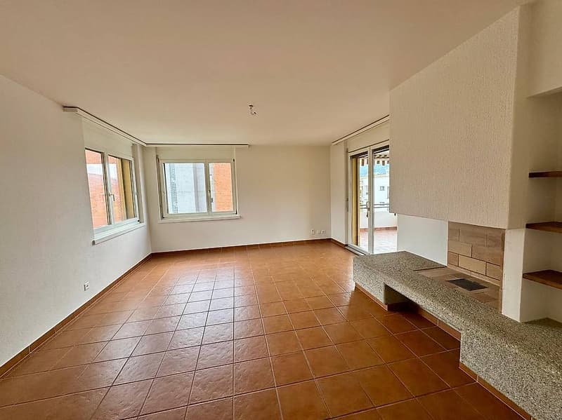 Caslano - Spacious office/studio of 130m2 - without adjustment (3)