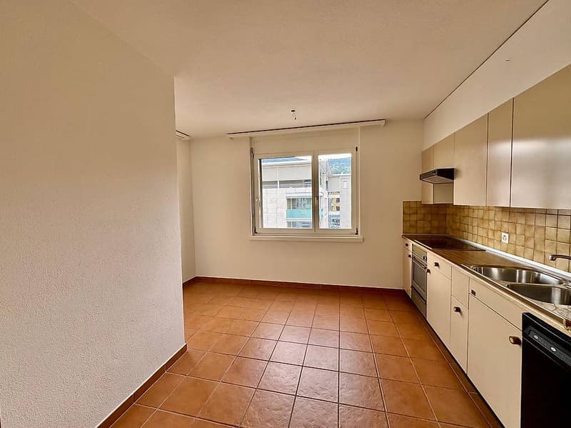Caslano - Spacious office/studio of 130m2 - without adjustment (7)