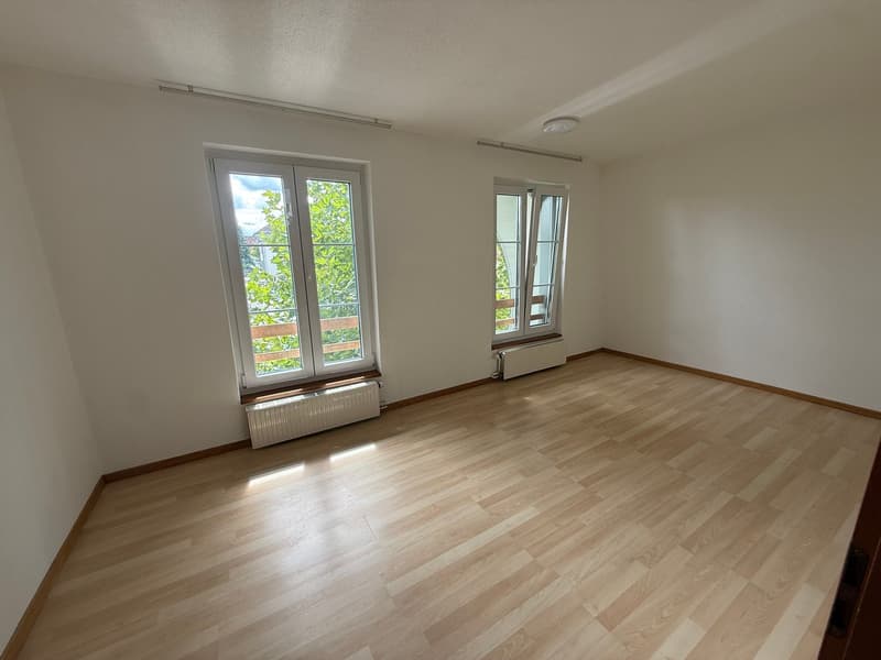 Charmante 2.5-Zimmer-Wohnung im 2. OG in Walperswil – sofort verfügbar! (2)