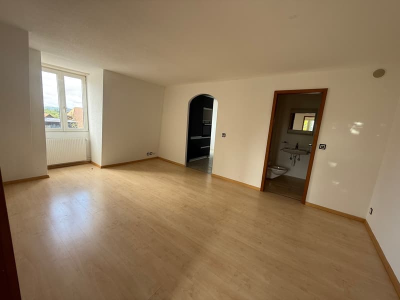 Charmante 2.5-Zimmer-Wohnung im 2. OG in Walperswil – sofort verfügbar! (4)