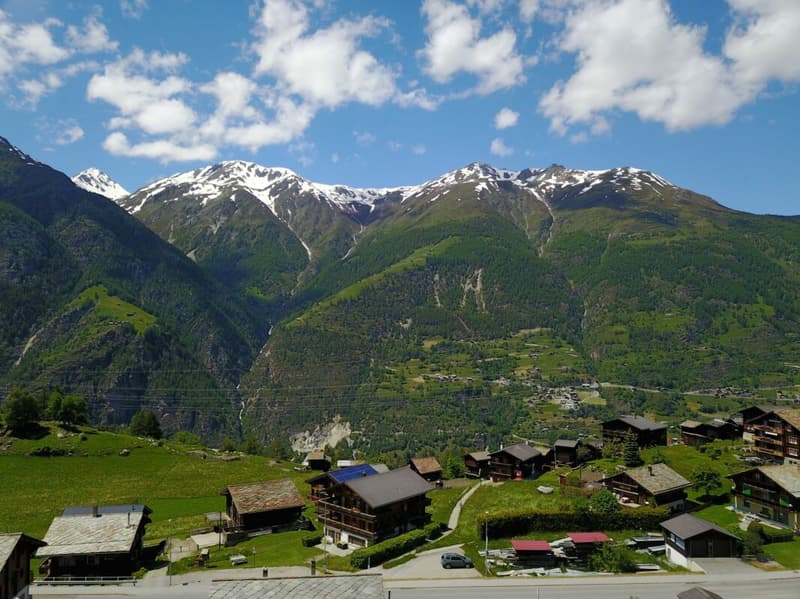 Terreno edificabile completamente urbanizzato in posizione soleggiata con vista mozzafiato (3)