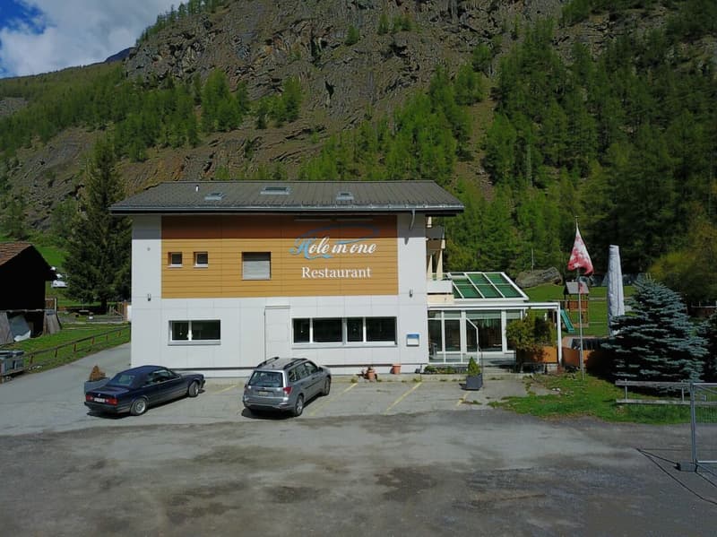 Restaurant & Hostel in Randa (2)