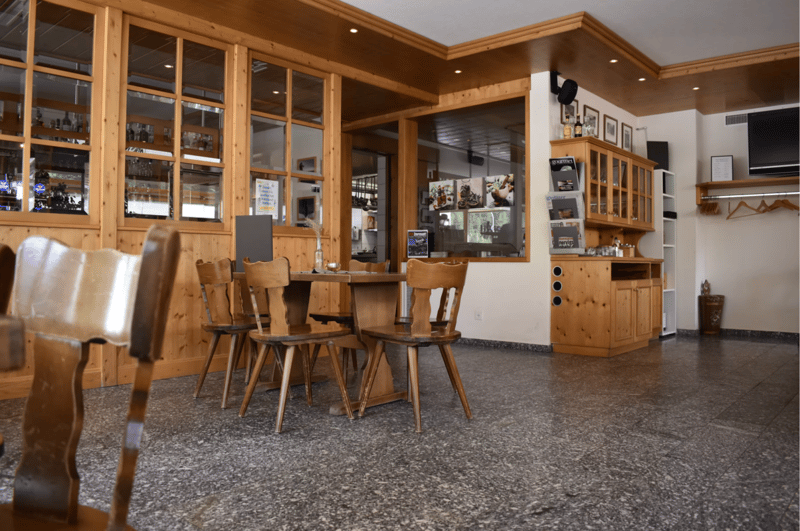 Restaurant & Hostel in Randa (9)